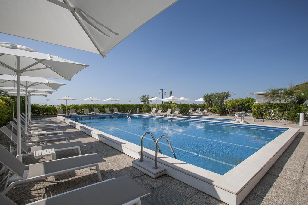 Imperial Palace Lido di Jesolo Exterior foto